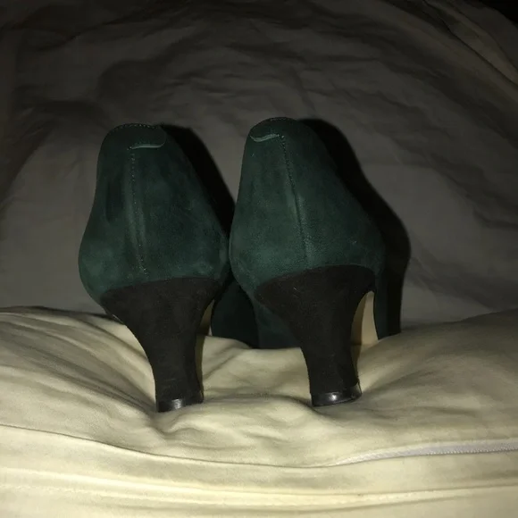 COPY - Nine West - 9M - Suede Hunter Green shoes - Picture 3 of 4